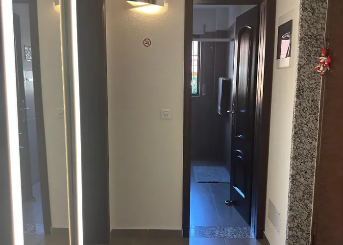 Lovely Center * ティラナ